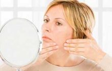 چرا بعضی از زنان در بزرگسالی جوش می زنند؟